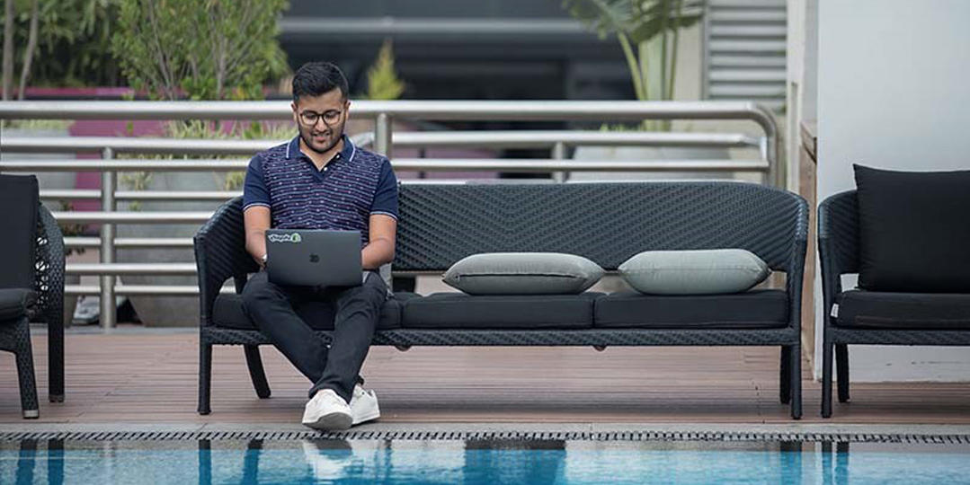 Online study by the pool