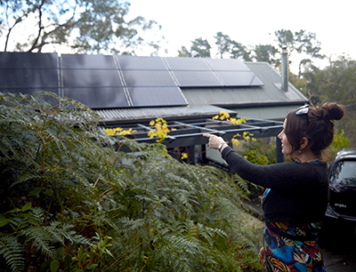 Dr Keri Hopeward discussing solar panels, a topic explored under the project&rsquo;s &lsquo;Energy&rsquo; theme.  Image credit: Baxter Wiles, Green Adelaide.
